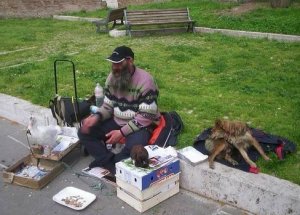 L'Era Alemanna – 6a puntata: Barboni, anziani e un cassonetto. E un “pizzardone” con la pistola