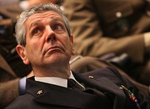 Il Ministro della Difesa Di Paola va dove lo porta la guerra