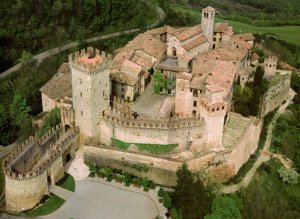 ciclabile Parchi Castelli del Ducato - Castello di Vigoleno