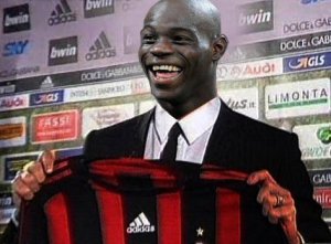 Berlusconi inveisce su Balotelli: "E' una mela marcia"