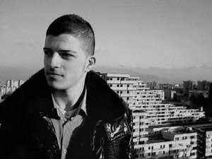 Emanuele Cerullo: torna il poeta di Scampia con "Prima di tutto"