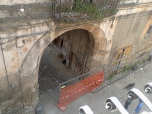 Napoli: emergenza crolli per pioggia: l'abusivismo tollerato