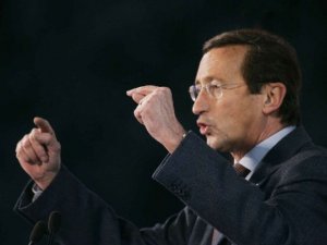 Le bugie di Fini sui tagli alla scuola