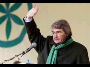 Castelli ad Annozero dice una "boiata" su Corea del Sud e salari bassi e nessuno lo contraddice