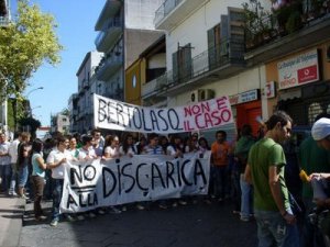 La democrazia e la violenza, ovvero, verso una società senza diritti
