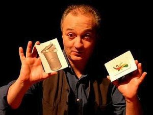 Ulderico Pesce torna a teatro e parla di monnezza, amianto e Fiat