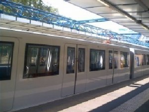 Al mare? In treno. Ieri pomeriggio,...