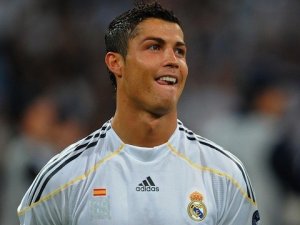 Soldi dall'Europa alle banche spagnole: gli stipendi di Ronaldo, Mourinho e Messi sono salvi