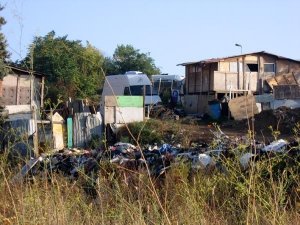 Roma, condannati i campi nomadi: "Sono discriminatori"
