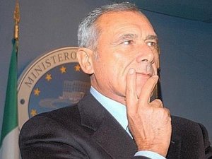Pietro Grasso dà l'aspettativa da magistrato per candidarsi col PD