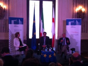 "Capire gli umori delle persone": la Commissaria europea Hedegaard incontra i cittadini