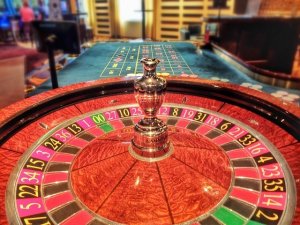 I classici giochi di casinò rivisitati in chiave moderna