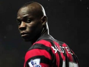 Cori razzisti contro Balotelli. Si potrà ancora assistere a partite di calcio con regole di civile comportamento?