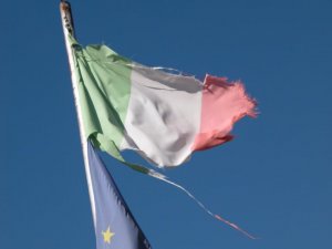 Tassista condannato per aver insultato l'Italia. La Cassazione: "È vilipendio"