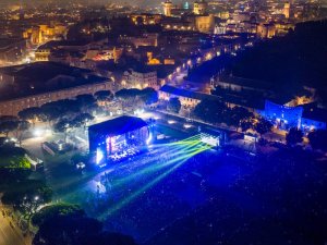 Trasporto pubblico a Roma nella notte di Capodanno con metro, bus notturni e area del concerto al Circo Massimo