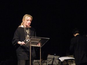 Lucilla Giagnoni: "Il teatro è la vita sotto la lente d'ingrandimento"
