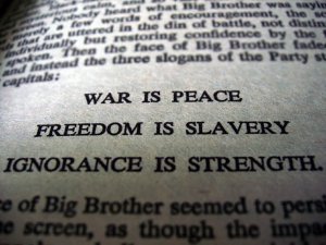 Politica e linguaggio: "La schiavitù è libertà"