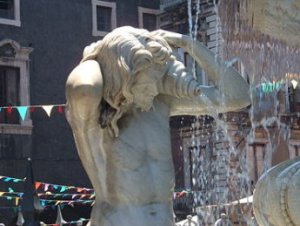 Giusto per godere e gustarsi le fresche, limpide ed economiche acque di Catania