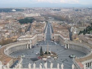 Summit Vaticano-Italia, Bertone evita faccia a faccia con Berlusconi