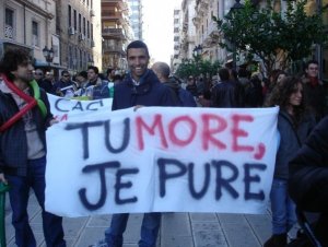 Un paese a metà