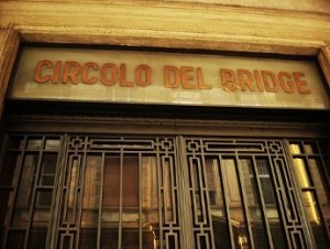 E' una notte in Italia - la sinistra e il circolo del bridge