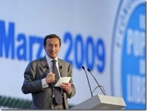 Grave rottura nel Pdl. C'è monnezza e monnezza, picciotto e picciotto