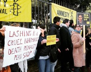 Il Parlamento Ue premia Raif Badawi, l'Unione europea tace sui diritti umani in Arabia Saudita