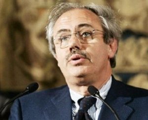 Raffaele Lombardo deve dimettersi a causa del default: parola di Mario Monti
