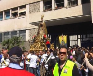 Castellammare di Stabia (NA): la processione onora il boss con la benedizione del Vescovo