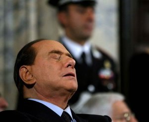53,3 miliardi di nuove tasse, mentre il Cavaliere pensa alle intercettazioni