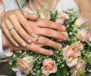 Matrimoni in crisi, gli italiani preferiscono la convivenza