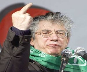Chiedo le dimissioni del ministro Bossi
