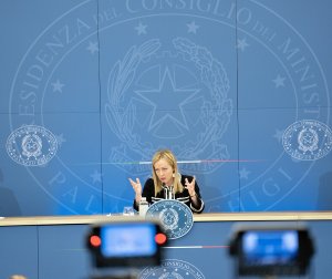 Giorgia Meloni come Mario Draghi
