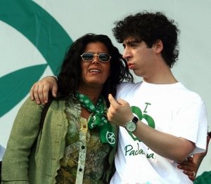 Bagarre al Senato: l'inaudito schizzo di Rosi Mauro
