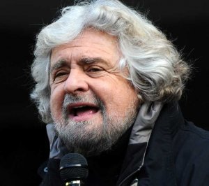 Lo sfogo di Grillo e il buio oltre la siepe