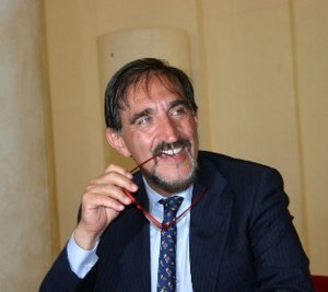 E questo sarebbe il ministro della Difesa di un Paese del G8?