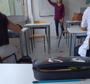 Scuola. Il caso dell'insegnante assunto nel 2007 con stipendio bloccato ancora nel 2023 e l'educatrice chiamata dopo 21 anni dal concorso