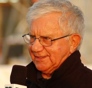 L'appello di don Mazzi: "Non spendete soldi per cani e gatti". La mia risposta