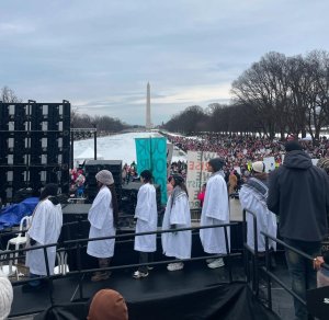 Trump promette un'età dell'oro per i lavoratori (che non si organizzano sindacalmente)