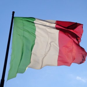 Da Sapri con amore | La bandiera vilipesa
