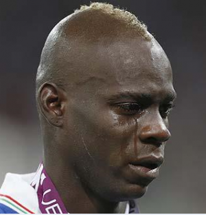 Gli azzurri tornano a casa con le ossa rotte. Balotelli di più!