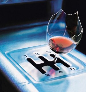 Alcol alla guida, norme più severe.... e più inutili