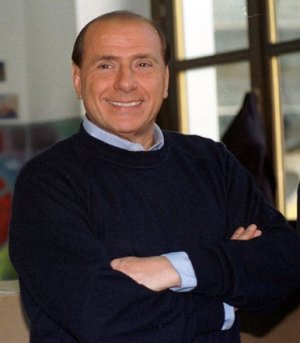 Berlusconi cerca il titolo per un film? Twitter lo aiuta con #kolossalberlusconi