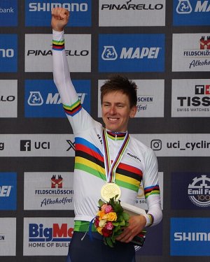 Ciclismo, Tadej Pogacar: un trionfo memorabile