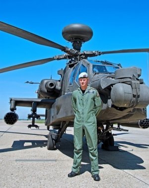 Il principe Harry comandante di elicotteri "Apache"