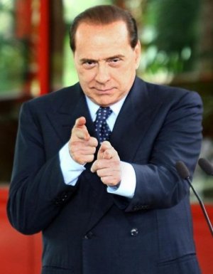Chiavi dell'esecutivo nelle mani di Berlusconi, ma lui è persona "responsabile"