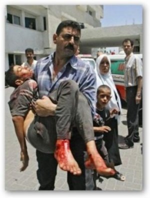 Gaza, la guerra, maschi adulti e bambini
