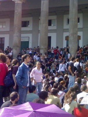 Napoli, cortei spontanei contro la riforma Gelmini