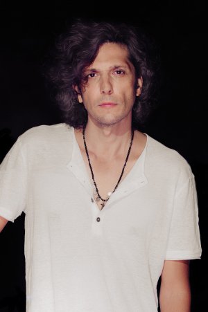ERMAL META: l'album di inediti “TRIBÙ URBANA” entra al PRIMO POSTO della classifica FIMI/GfK Top of the Music degli ALBUM e dei VINILI