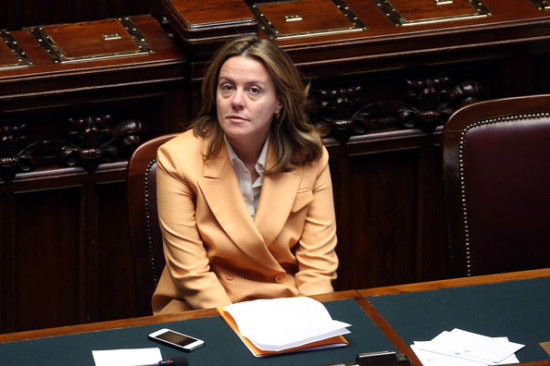lorenzin-camera
